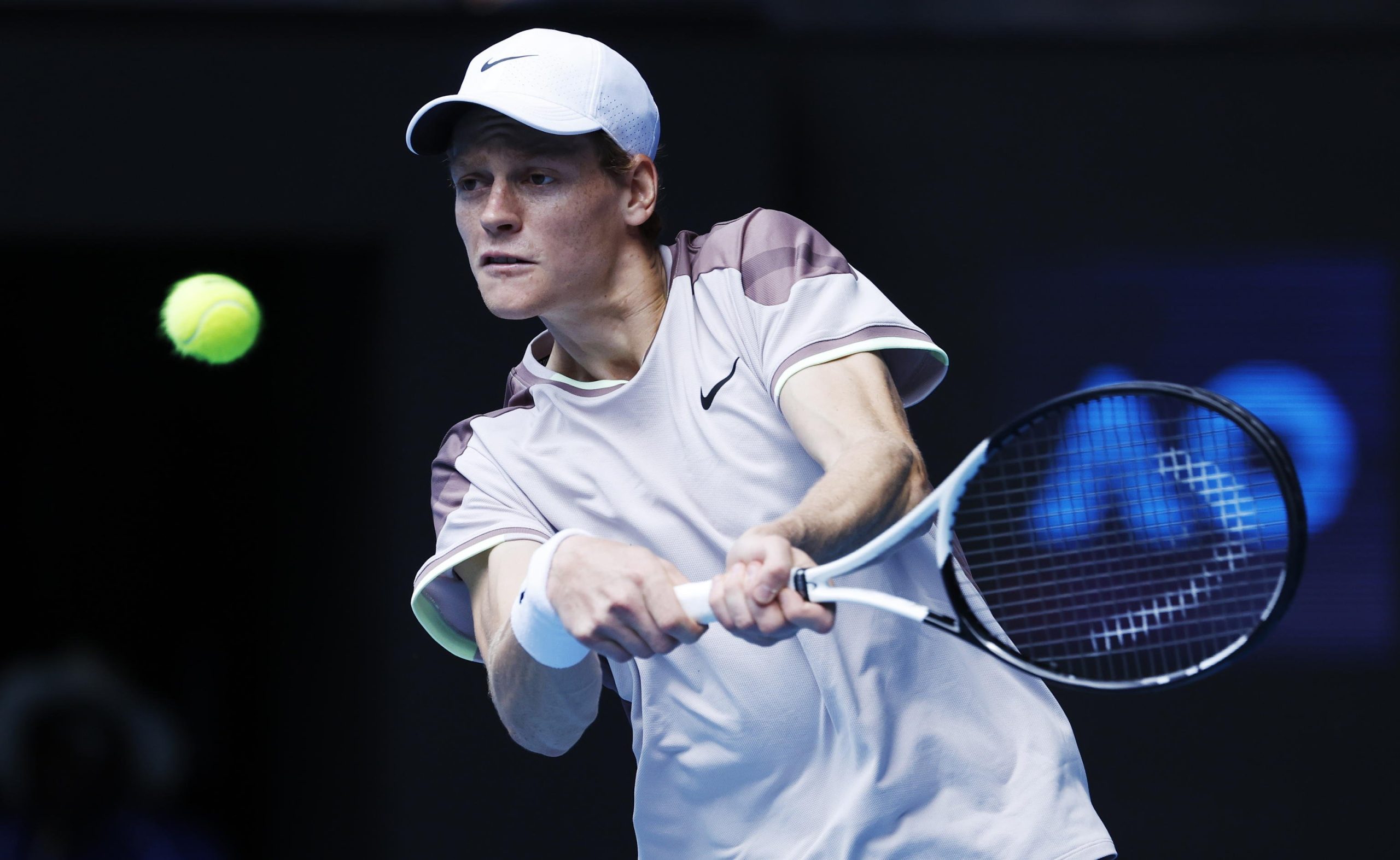 Straordinario Sinner: batte Djokovic e vola in finale agli Australian Open