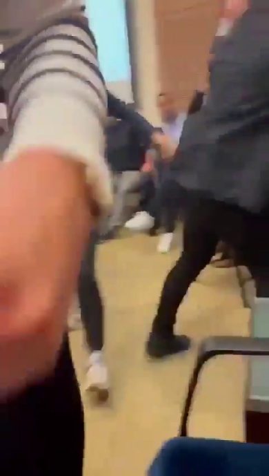 Ostaggi di Hamas fanno irruzione nel Knesset | video