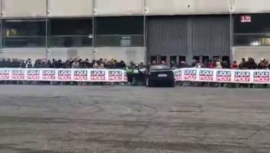 Verona, stuntman perde controllo dell’auto: incidente al Motor Bike Expo I video