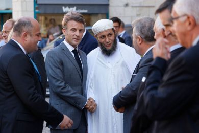 Così Macron vuole fare l’esame agli Imam