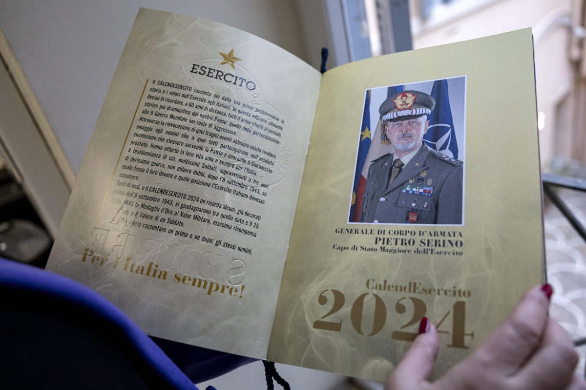 Galleria foto 'Il calendario dell’Esercito il 2024 inizia con le polemiche – Le foto' - foto 2