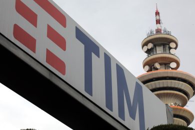 Via libera del Governo alla cessione della rete a Kkr