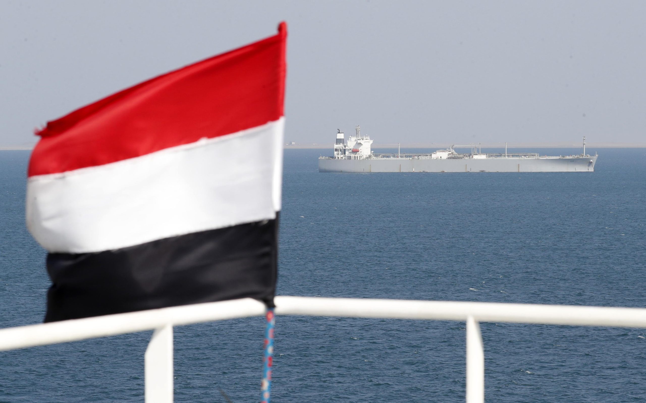 Yemen, cargo greco colpito da un missile nel Mar Rosso Yemen, cargo greco colpito da un missile nel Mar Rosso
