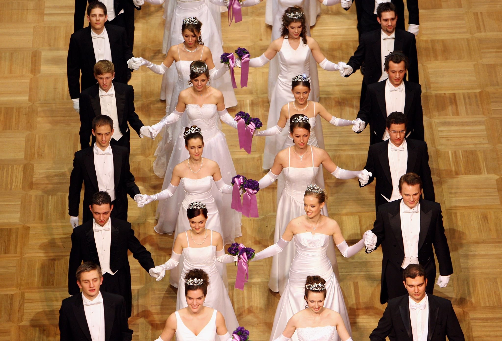 Swarovski svela la tiara per il Vienna Opera Ball di quest’anno