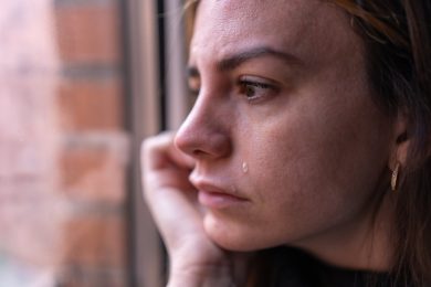 Le lacrime delle donne riducono l’aggressività maschile