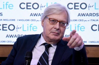 Vittorio Sgarbi indagato per furto di beni culturali: «Non ho ricevuto avvisi e non ho rubato»