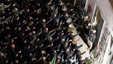 Acca Larentia, in centinaia fanno il saluto romano | video