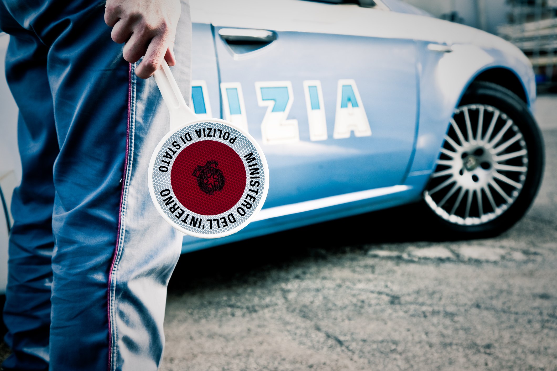 Meno incidenti ma più sanzioni. Resta la preoccupazione per i giovani ubriachi al volante