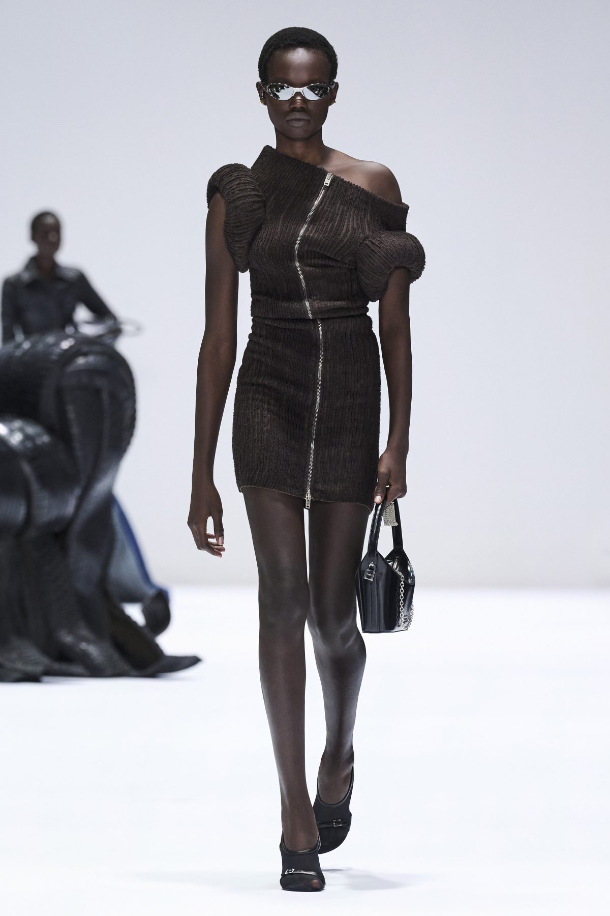 Galleria foto 'Paris Fashion Week, denim e pelle protagonisti in passerella' - foto 22