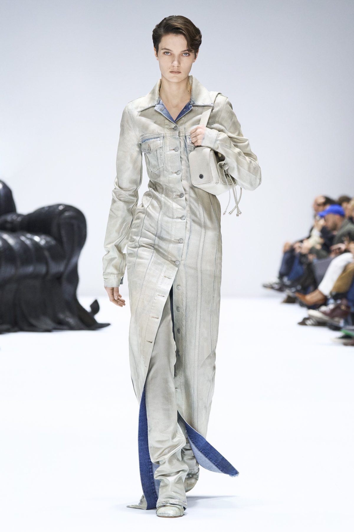 Galleria foto 'Paris Fashion Week, denim e pelle protagonisti in passerella' - foto 23
