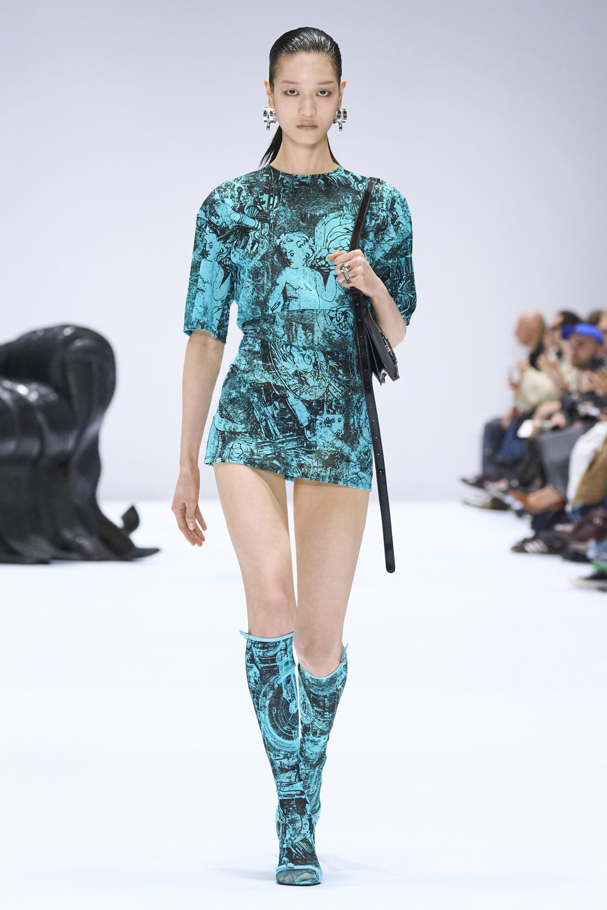 Galleria foto 'Paris Fashion Week, denim e pelle protagonisti in passerella' - foto 24