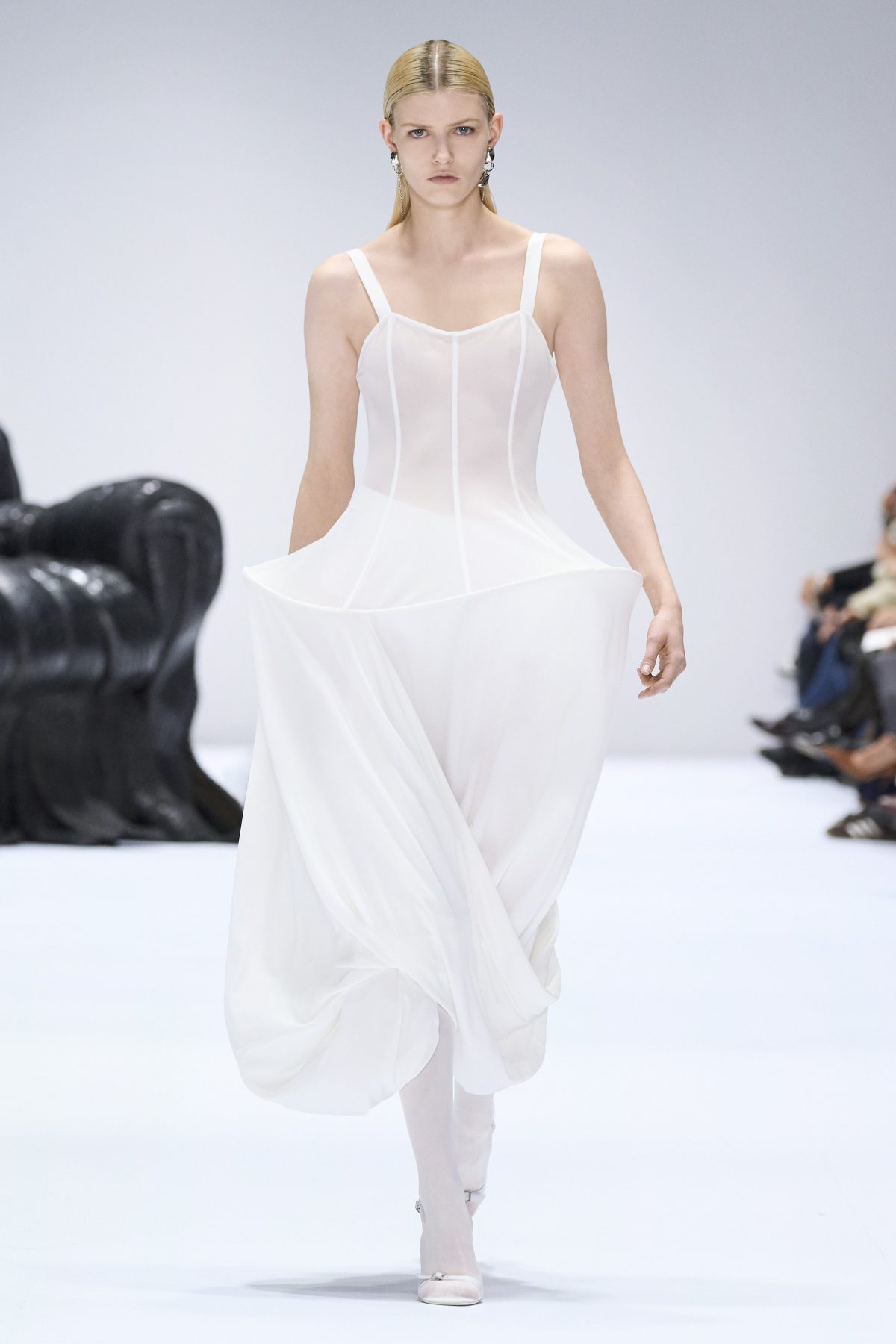 Galleria foto 'Paris Fashion Week, denim e pelle protagonisti in passerella' - foto 27