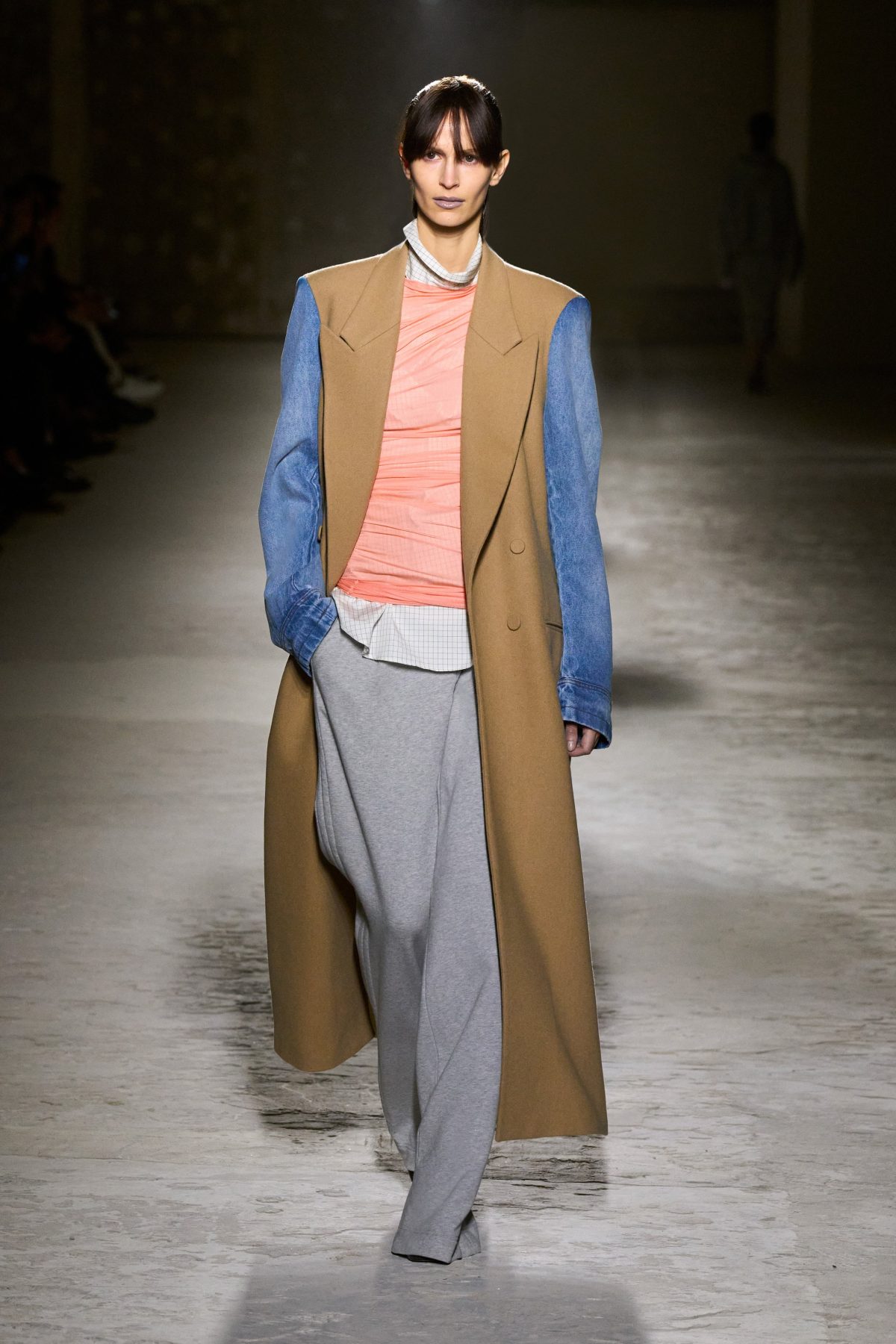 Galleria foto 'Paris Fashion Week, denim e pelle protagonisti in passerella' - foto 2