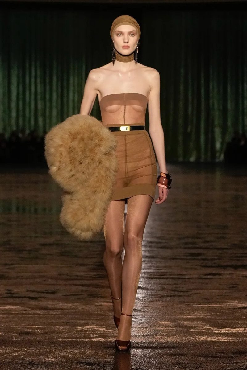 Paris Fashion Week: il new nude di Saint Laurent