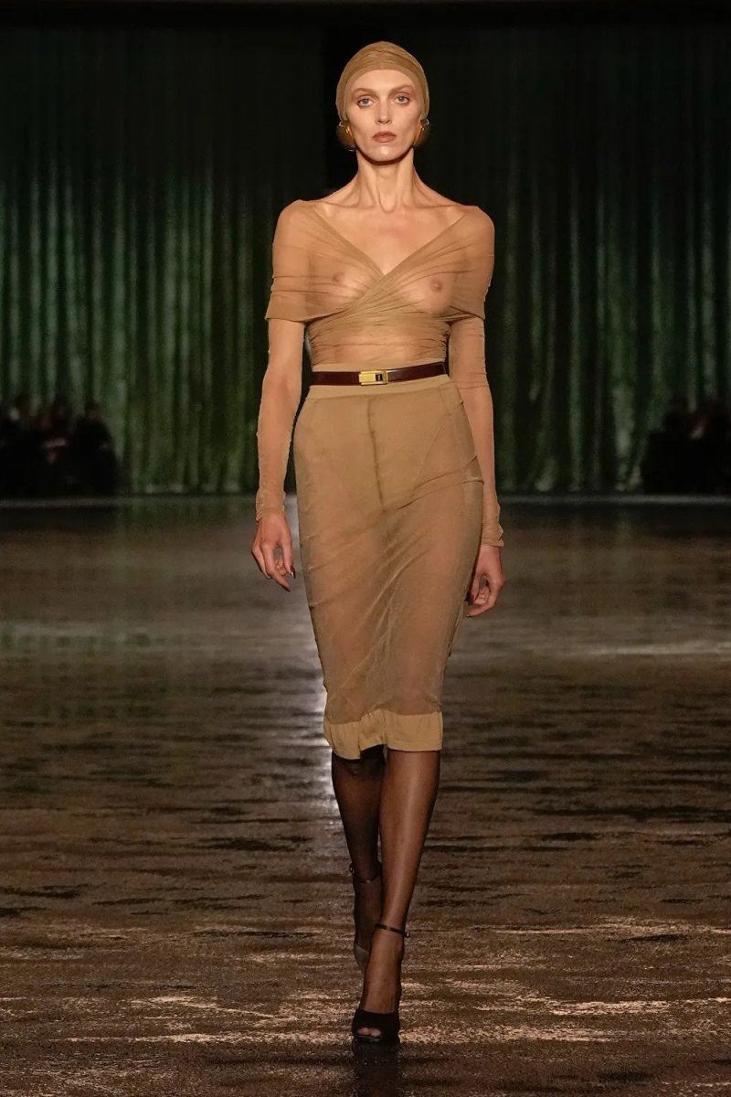 Paris Fashion Week: il new nude di Saint Laurent