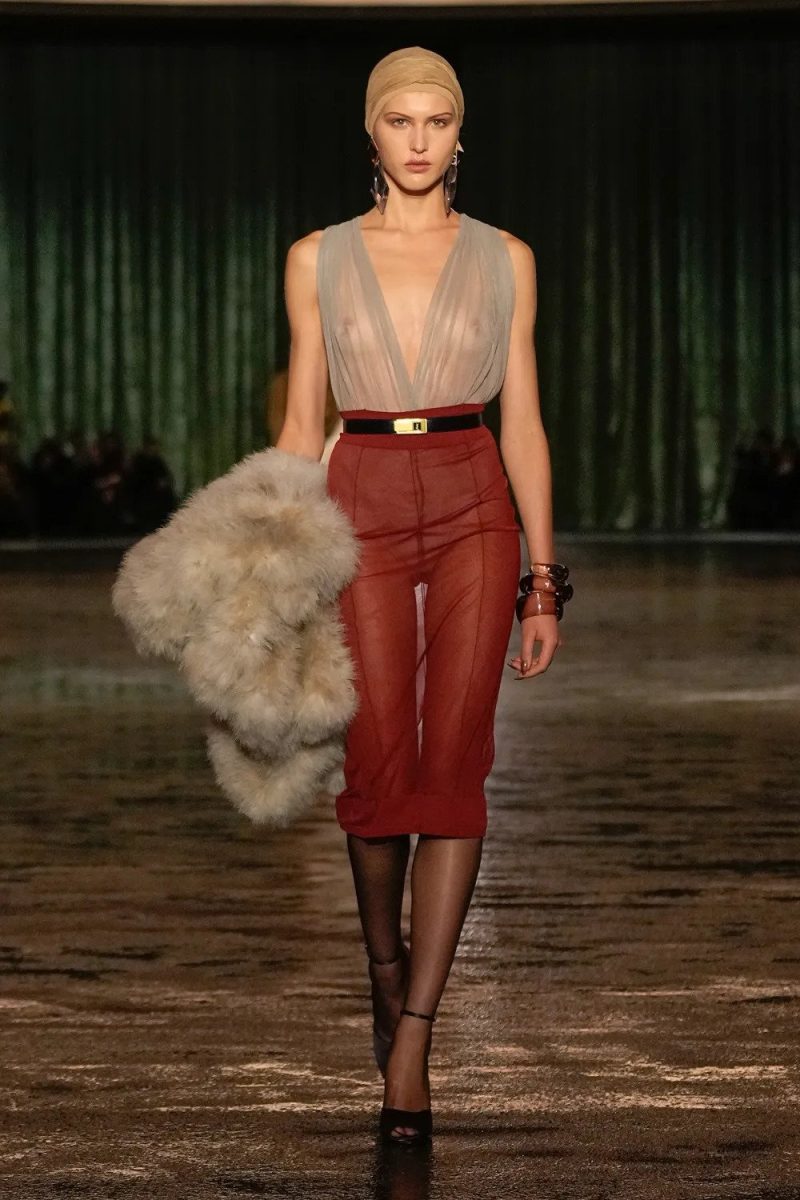 Paris Fashion Week: il new nude di Saint Laurent