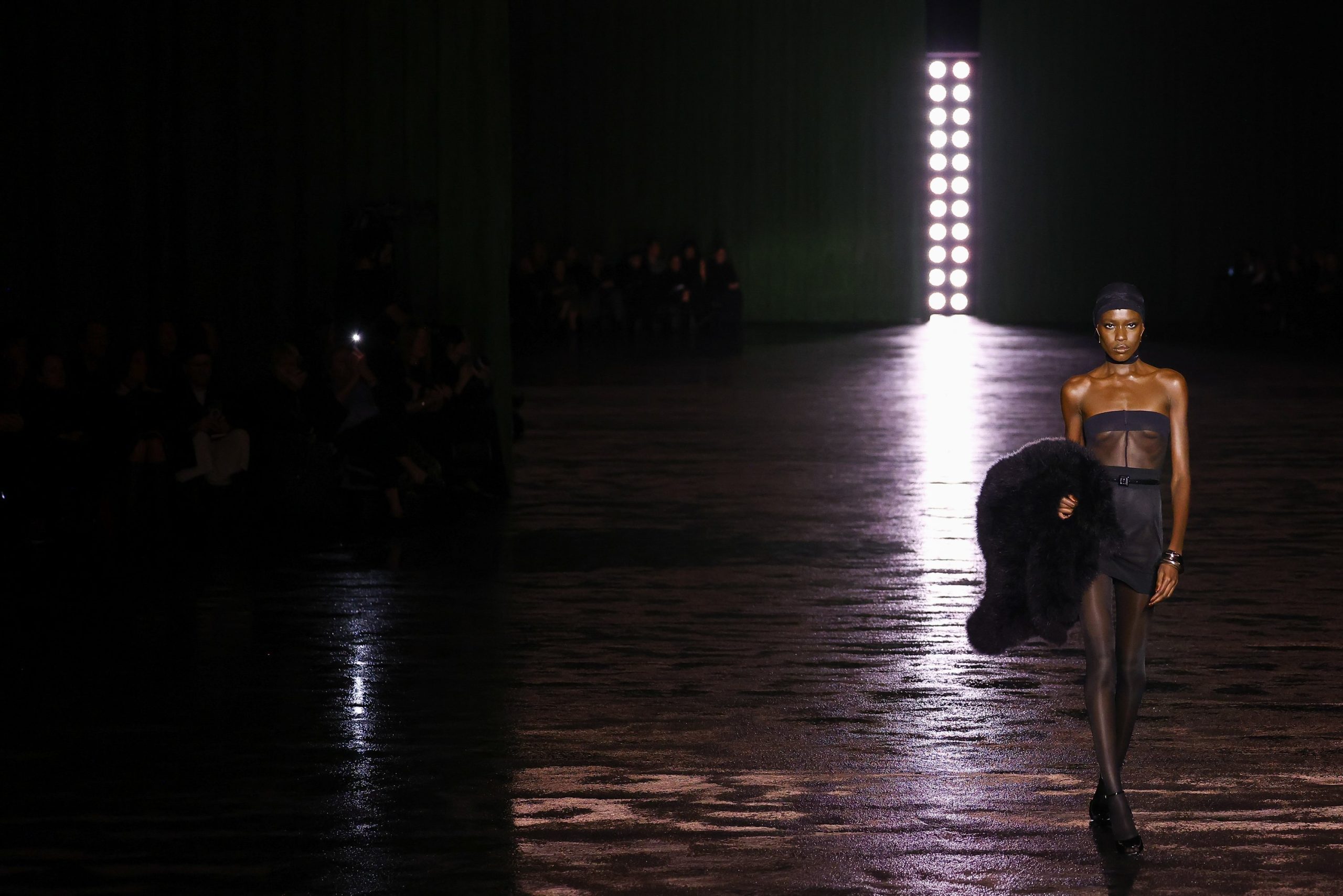 Paris Fashion Week: il new nude di Saint Laurent