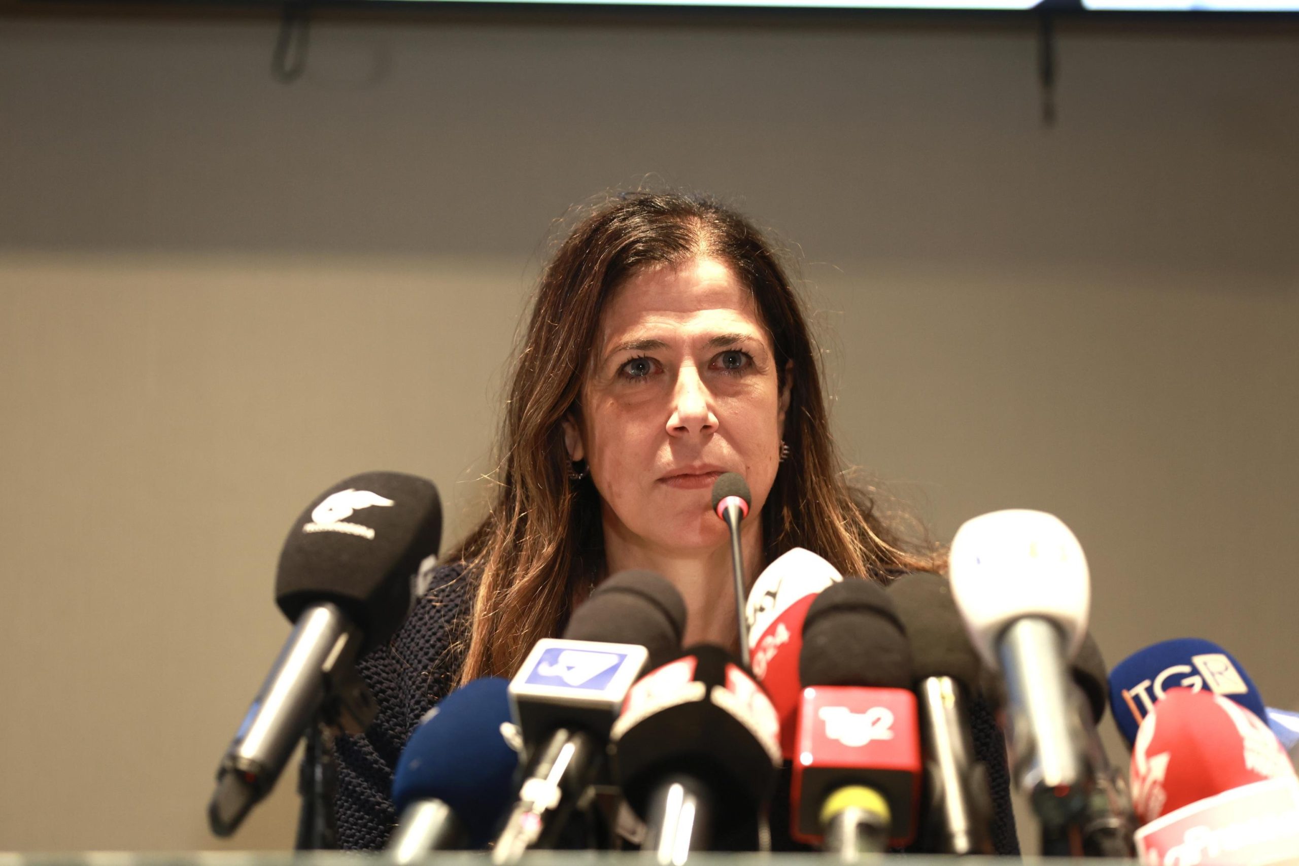 L’esordio della Todde? Attaccare la Polizia ed il Regime