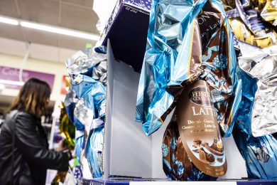 Vola il prezzo del cacao, e le Uova di Pasqua saranno carissime