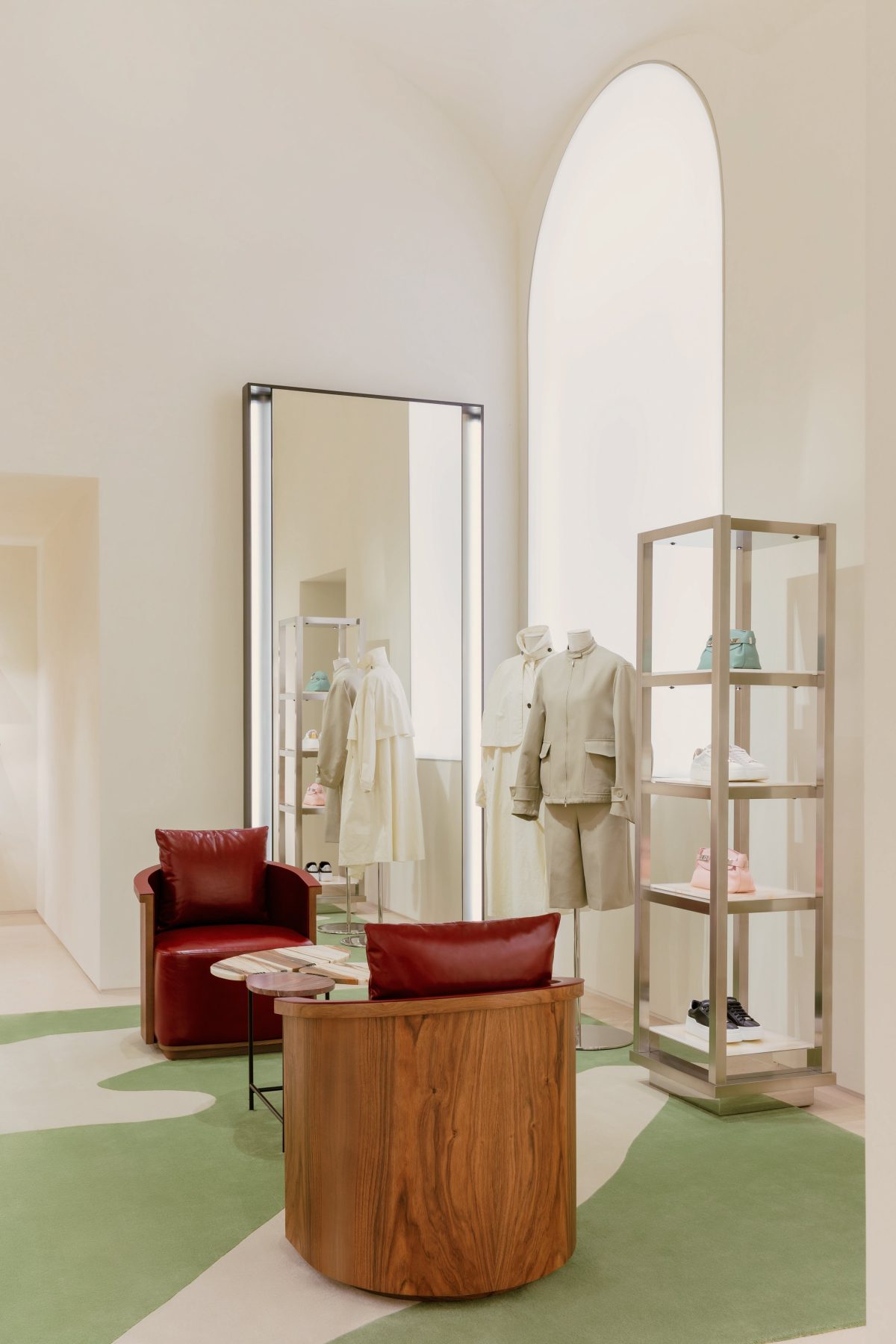 Galleria foto 'Ferragamo riapre la sua boutique in Montenapoleone' - foto 2