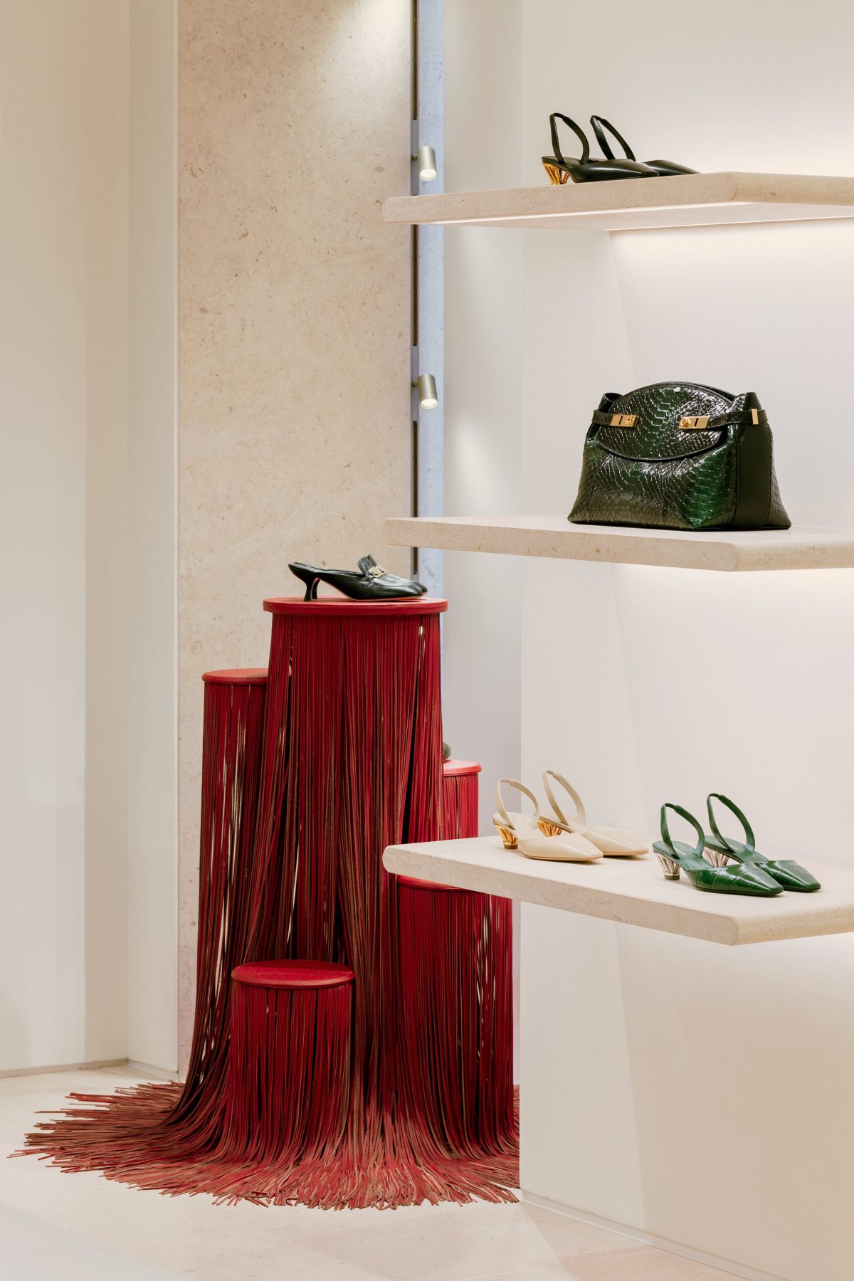 Galleria foto 'Ferragamo riapre la sua boutique in Montenapoleone' - foto 7