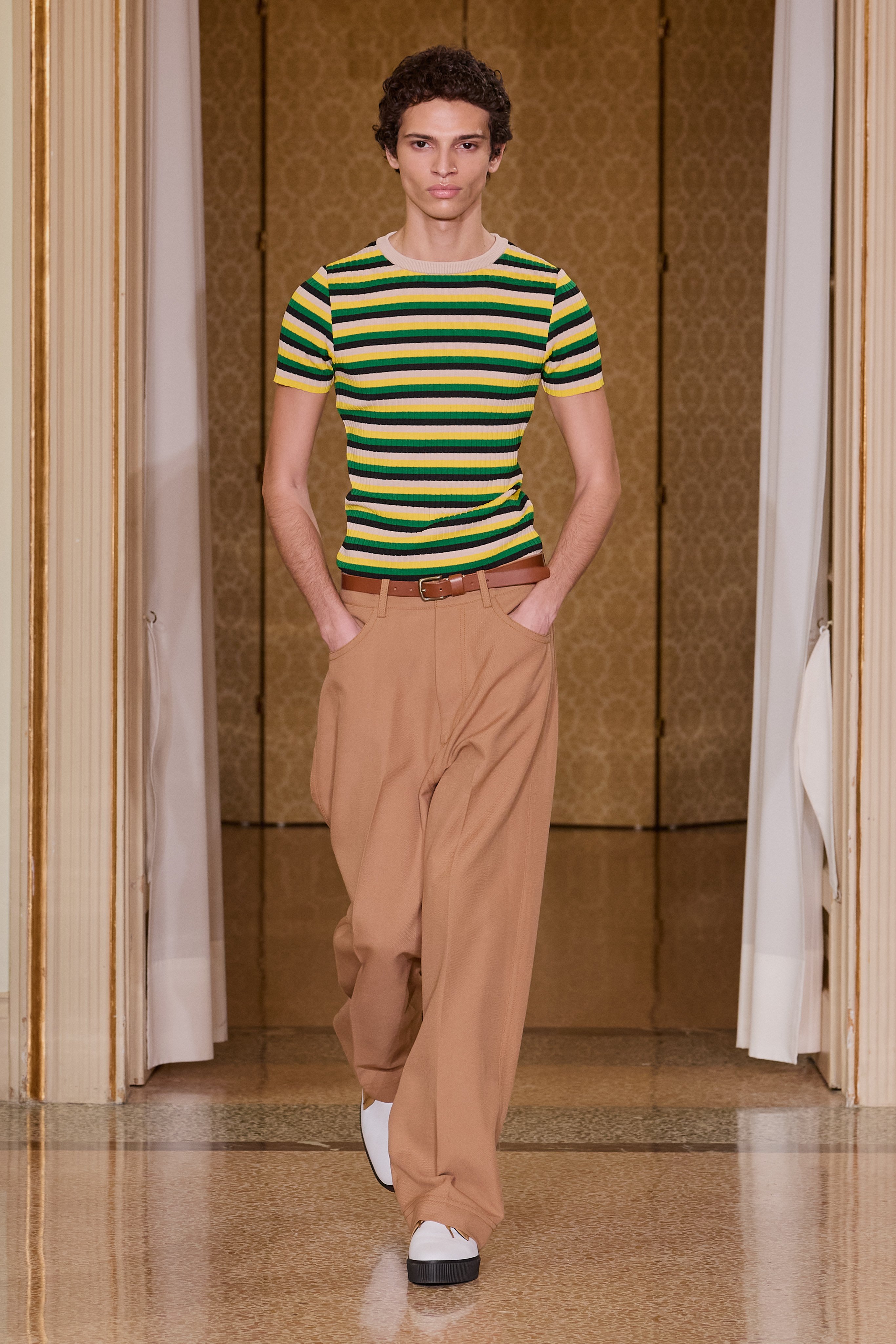 Colori inaspettati, nuove silhouette e molto altro alla Milano Fashion Week