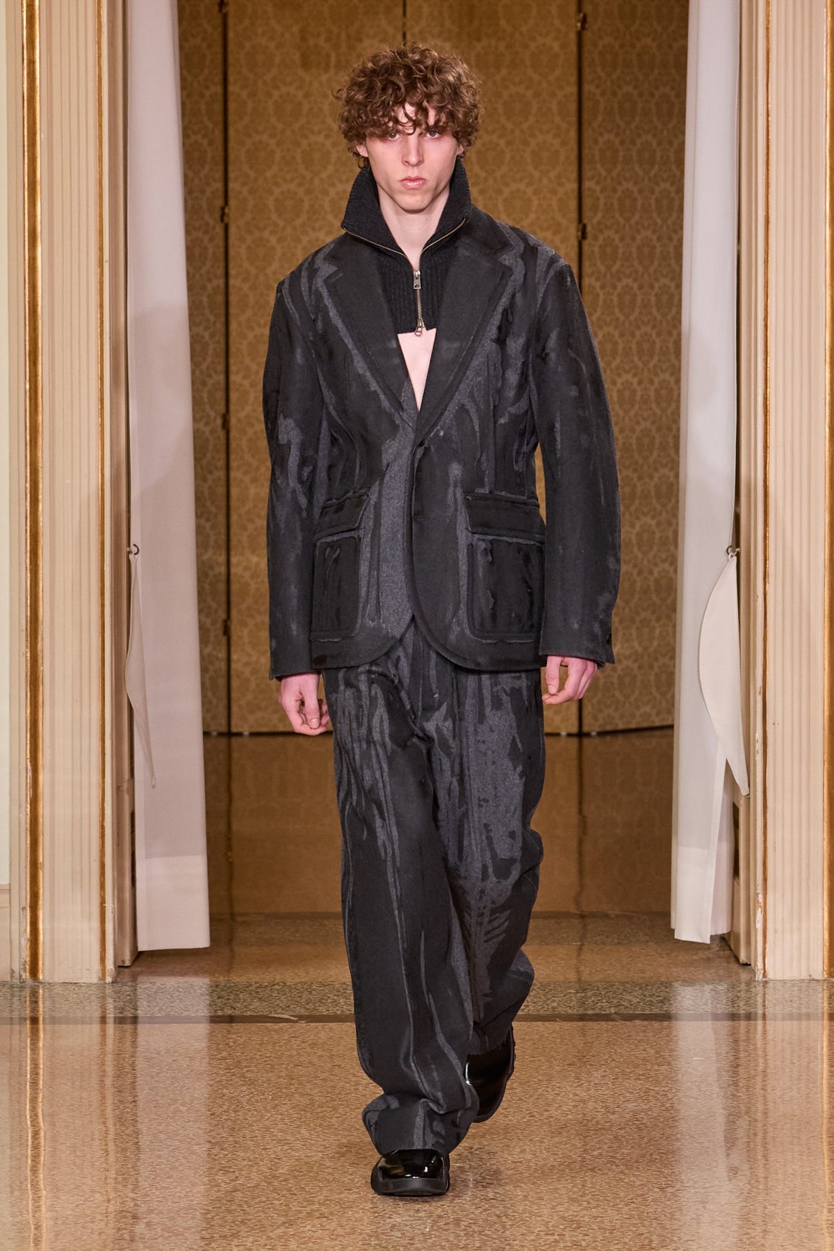 Galleria foto 'Colori inaspettati, nuove silhouette e molto altro alla Milano Fashion Week' - foto 11