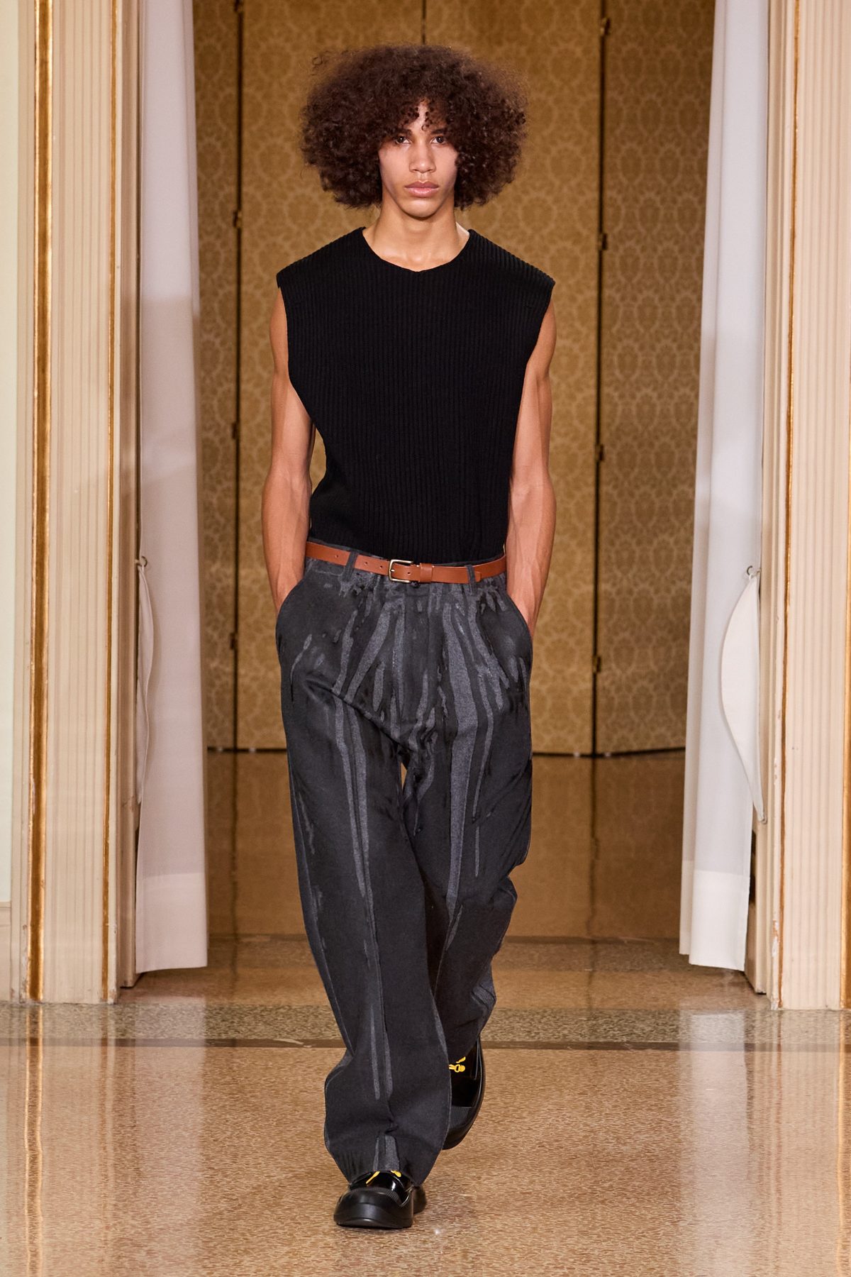 Galleria foto 'Colori inaspettati, nuove silhouette e molto altro alla Milano Fashion Week' - foto 9