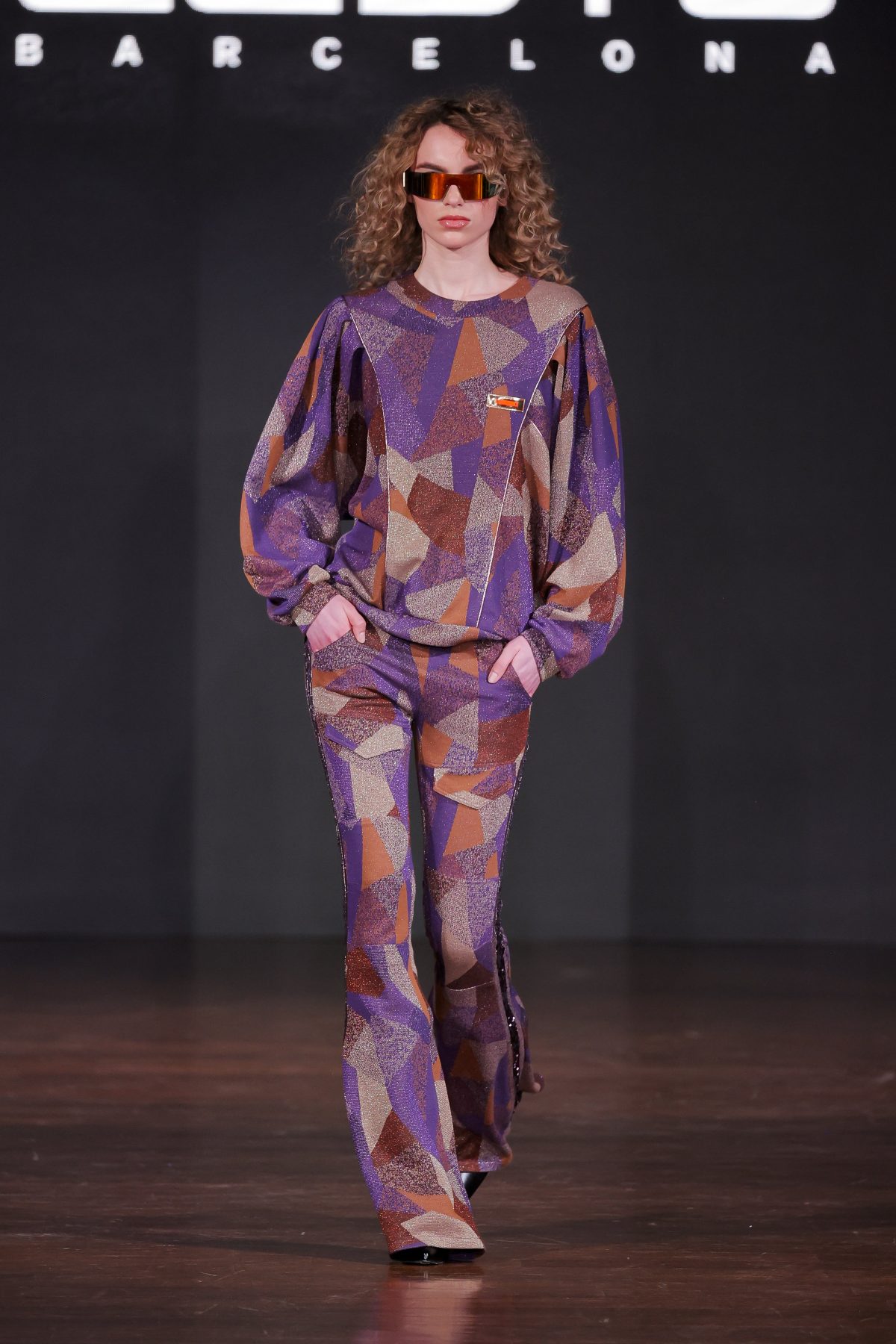 Galleria foto 'Colori inaspettati, nuove silhouette e molto altro alla Milano Fashion Week' - foto 16