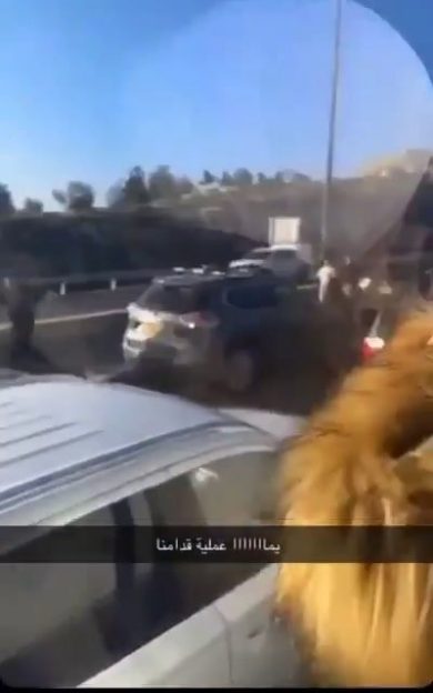 Attentato ad un checkpoint di Gerusalemme. Tre morti | video