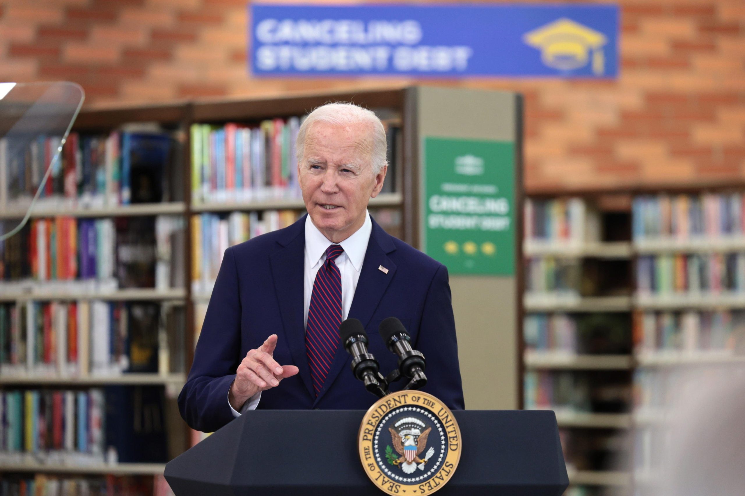 Biden: «Putin, pazzo figlio di p….»