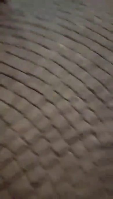 Voragine a Napoli inghiotte due auto | video