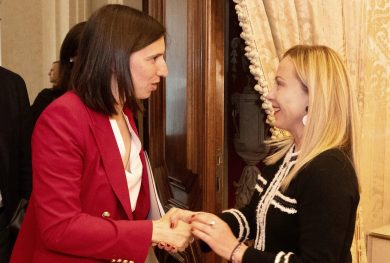 La politica litiga sul terzo mandato che alla gente interessa meno di zero