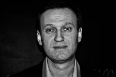 La morte di Navalny ci racconta la differenza tra un regime vero e quello (italiano) inventato