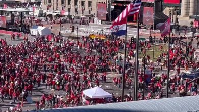 Kansas City, spari tra la folla alla parata per la festa del superbowl | video