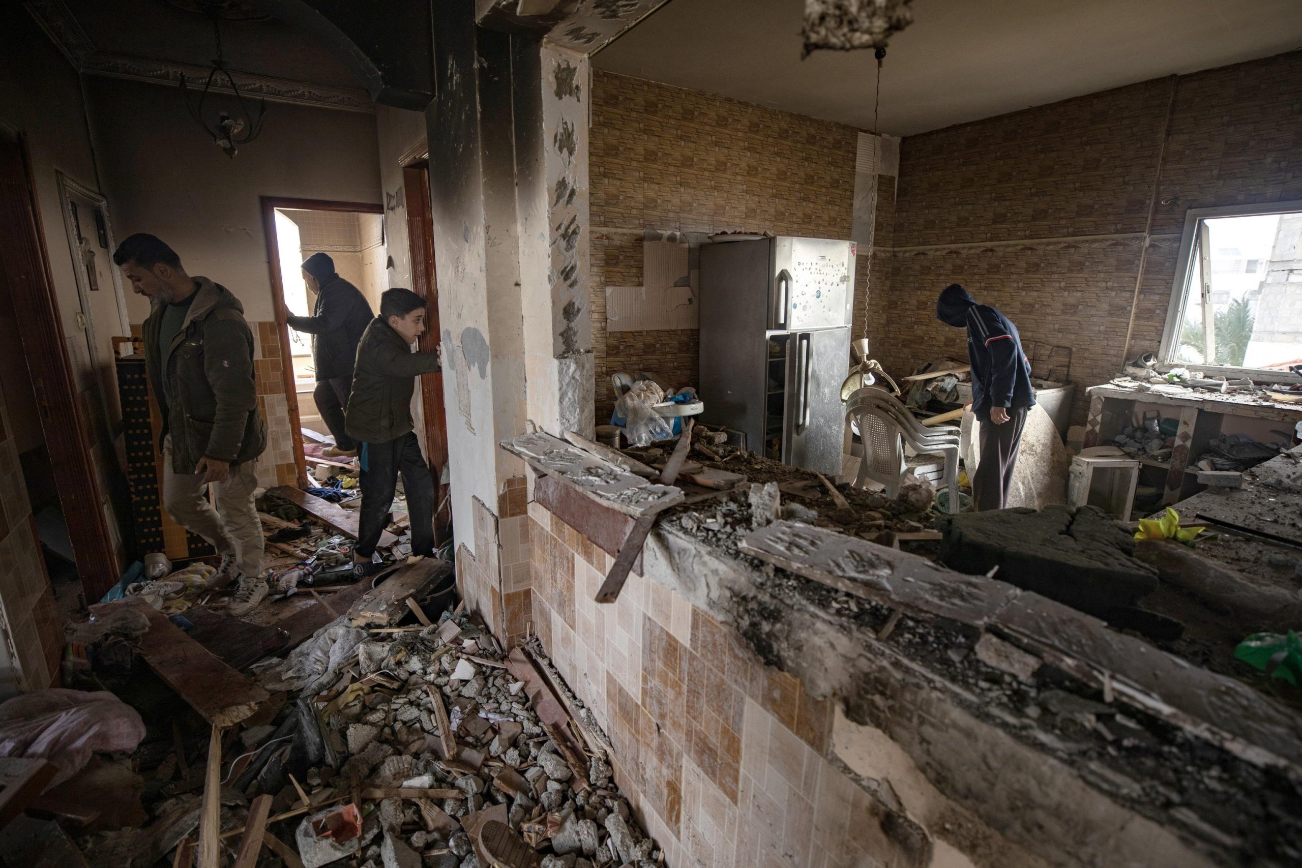 Operazione a Gaza, liberati due ostaggi israeliani. Netanyahu: “Pressione militare unica via”