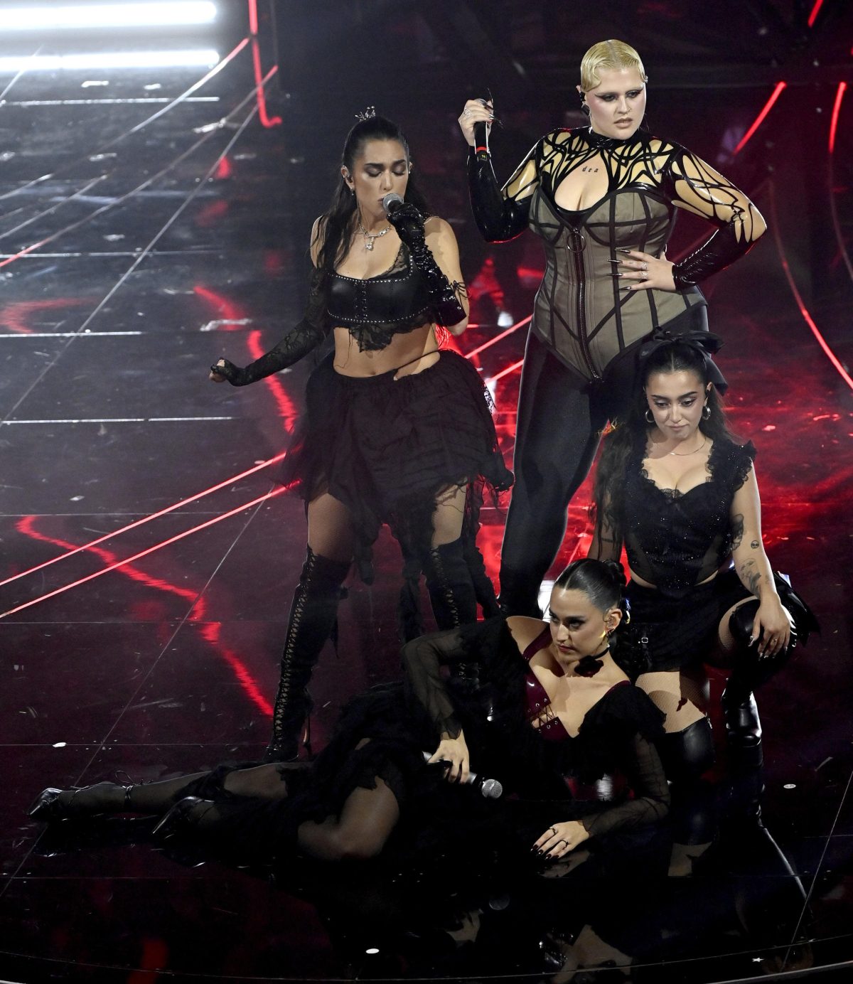 Galleria foto 'Tutti i look di Sanremo 2024' - foto 69