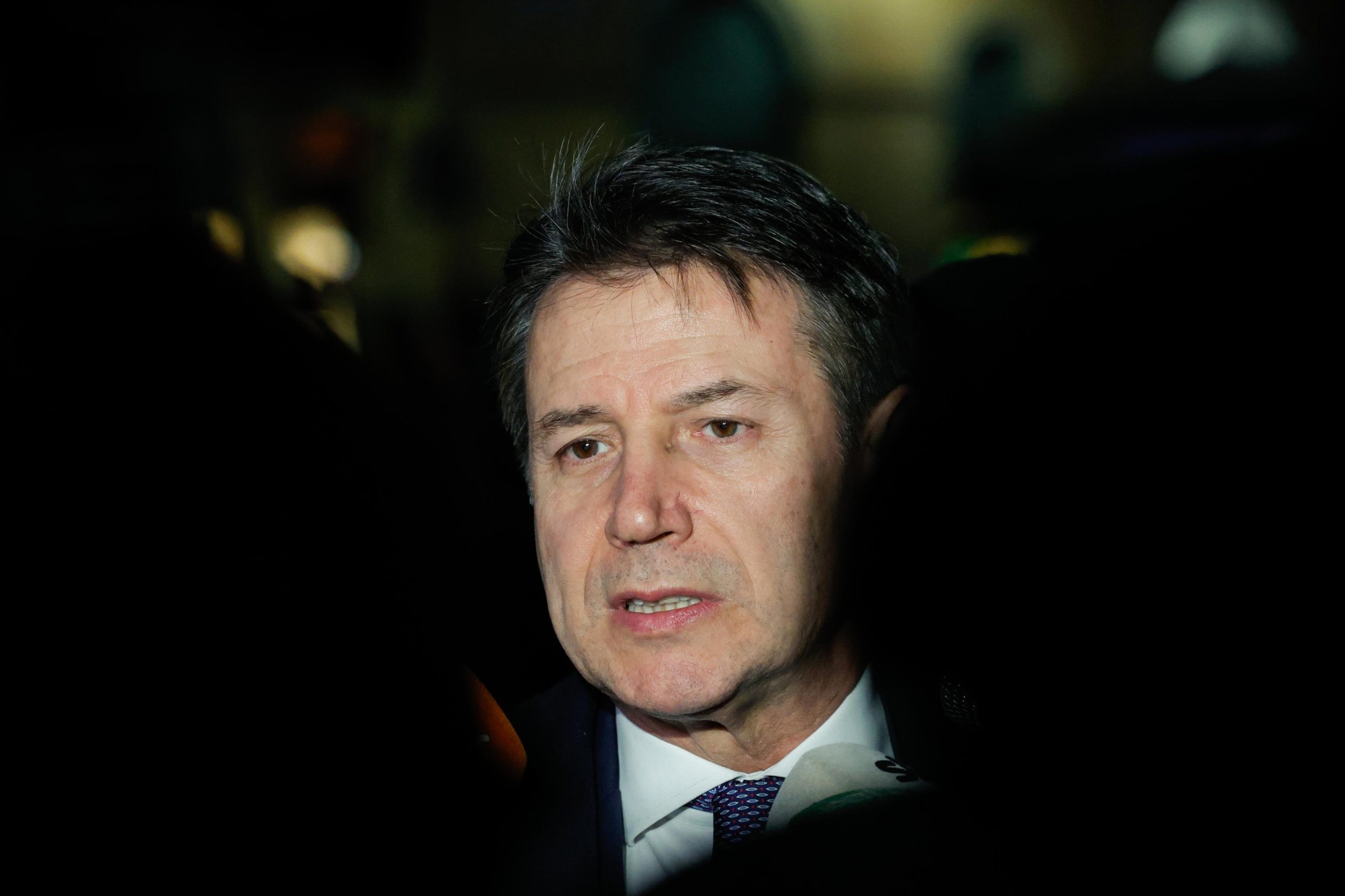 Conte sente aria di fiasco e scappa dal giurì