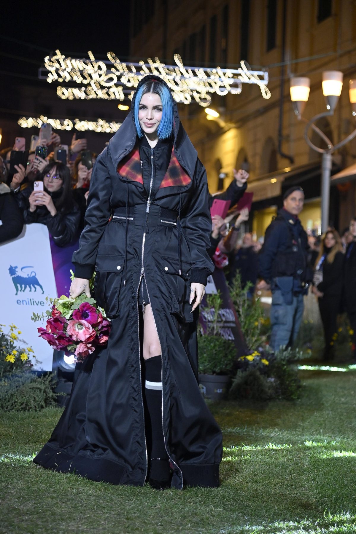 Galleria foto 'I primi look di Sanremo 2024 sfoggiati sul Green Carpet' - foto 19