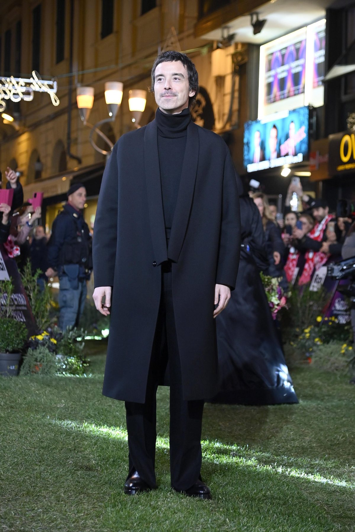 Galleria foto 'I primi look di Sanremo 2024 sfoggiati sul Green Carpet' - foto 20