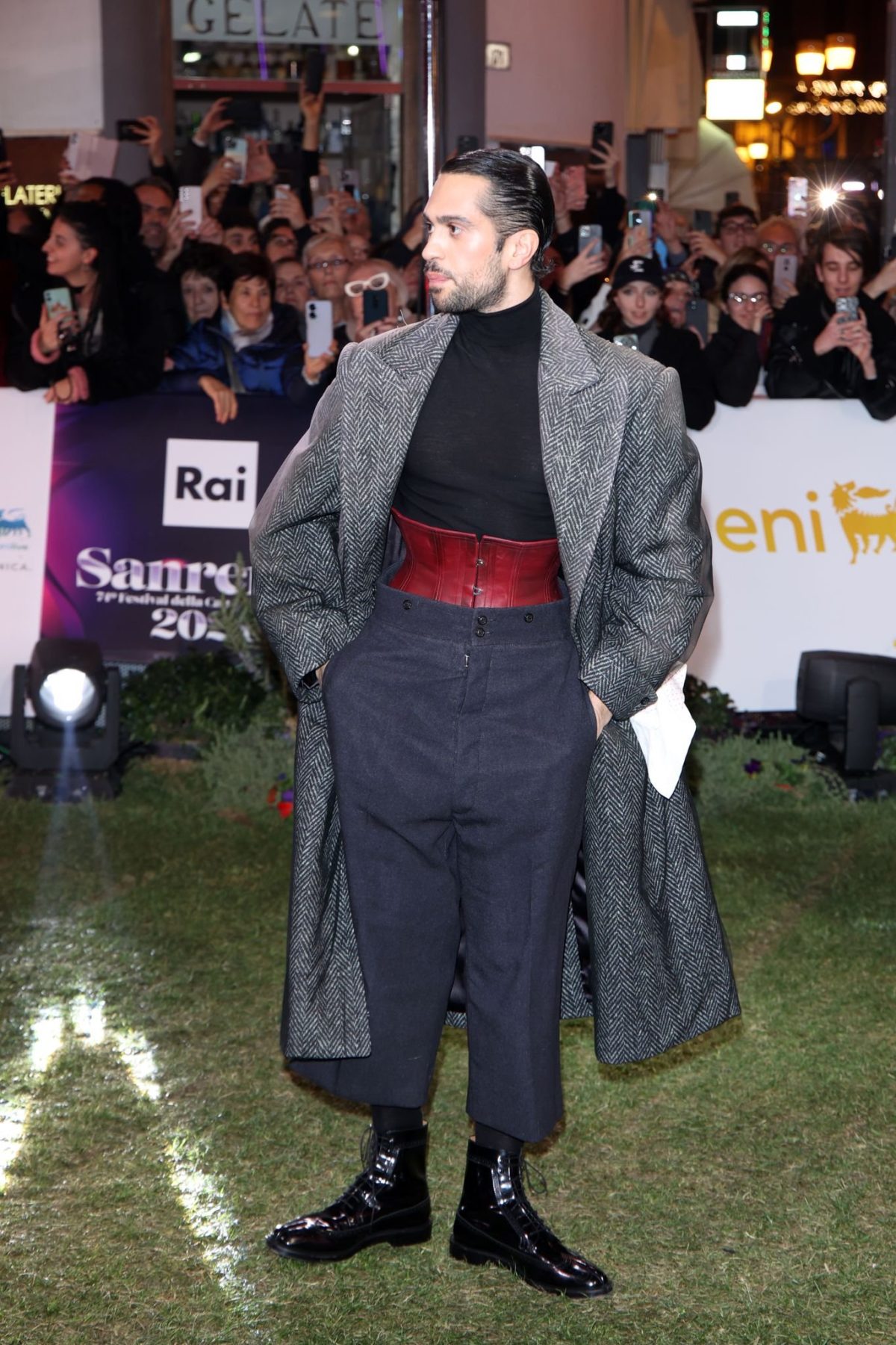 Galleria foto 'I primi look di Sanremo 2024 sfoggiati sul Green Carpet' - foto 21