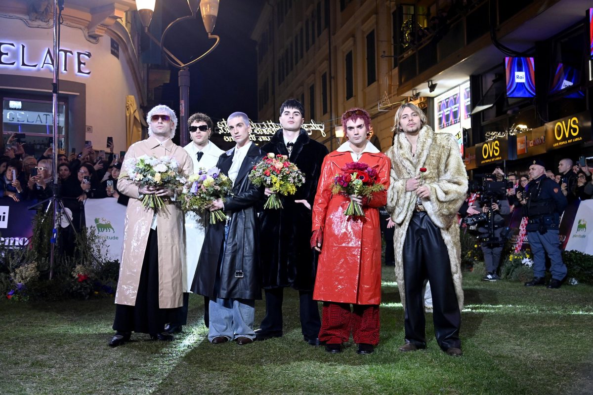 Galleria foto 'I primi look di Sanremo 2024 sfoggiati sul Green Carpet' - foto 22