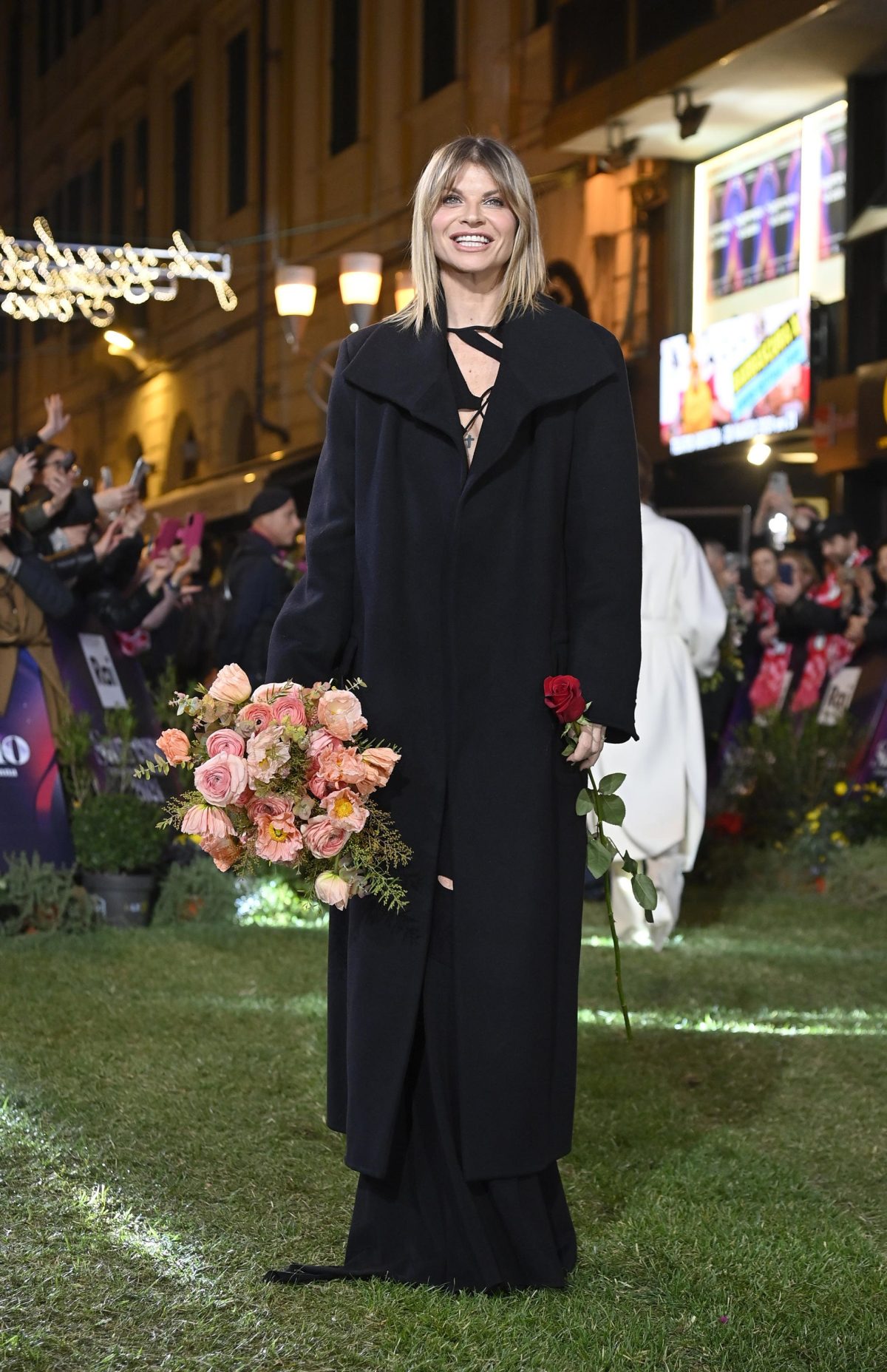 Galleria foto 'I primi look di Sanremo 2024 sfoggiati sul Green Carpet' - foto 26