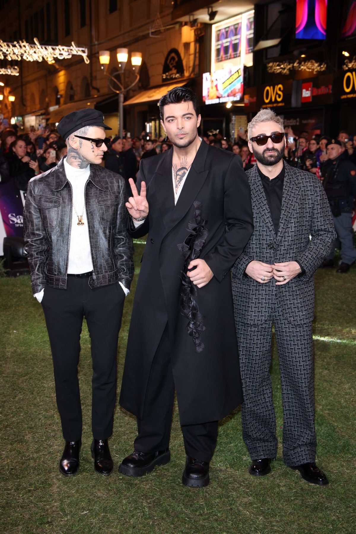 Galleria foto 'I primi look di Sanremo 2024 sfoggiati sul Green Carpet' - foto 17