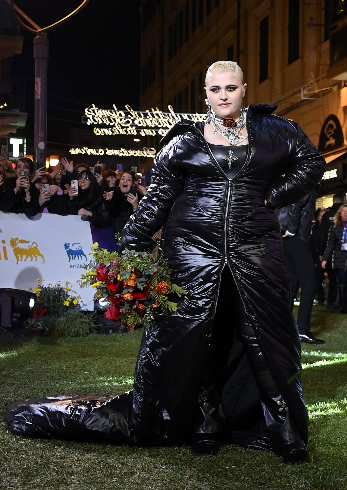 Galleria foto 'I primi look di Sanremo 2024 sfoggiati sul Green Carpet' - foto 16