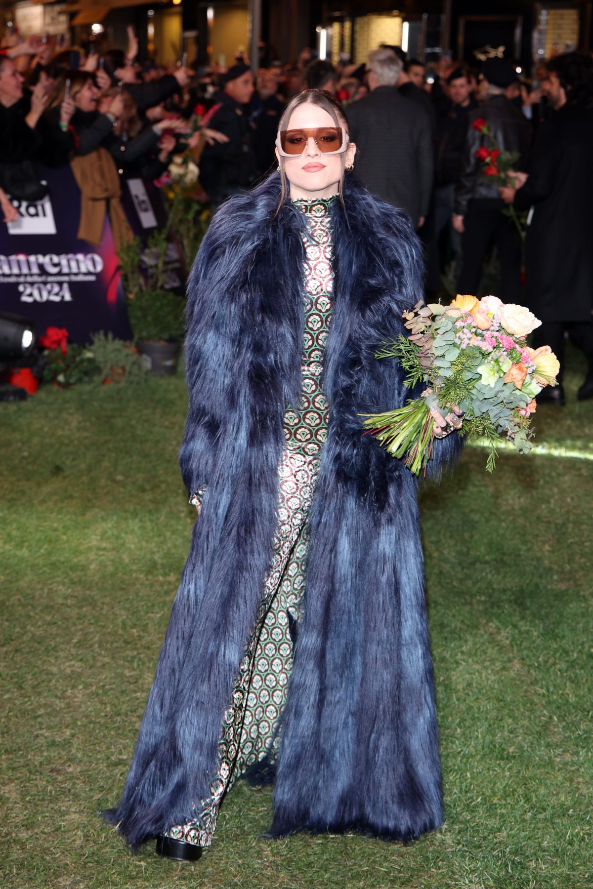 Galleria foto 'I primi look di Sanremo 2024 sfoggiati sul Green Carpet' - foto 4