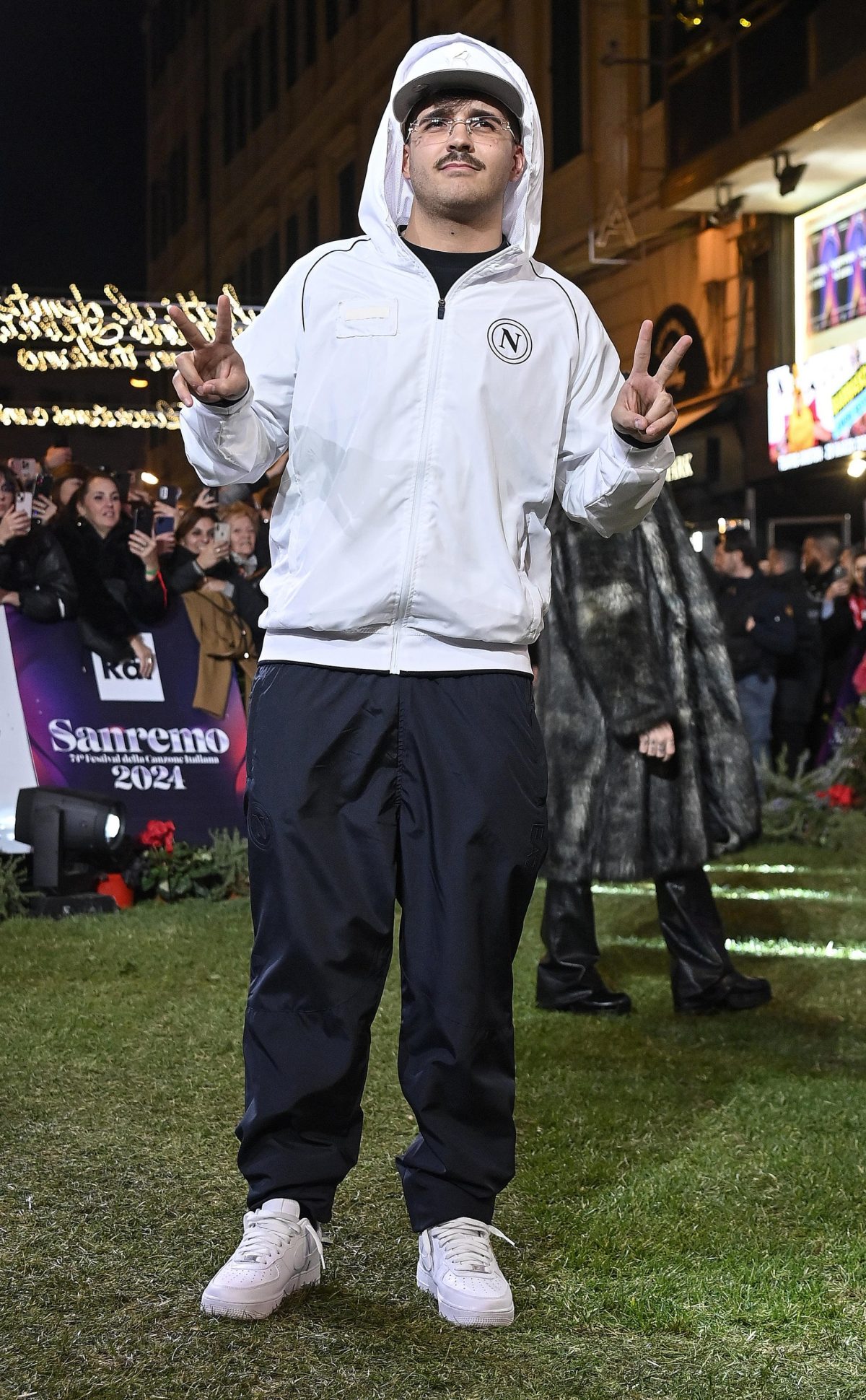 Galleria foto 'I primi look di Sanremo 2024 sfoggiati sul Green Carpet' - foto 5