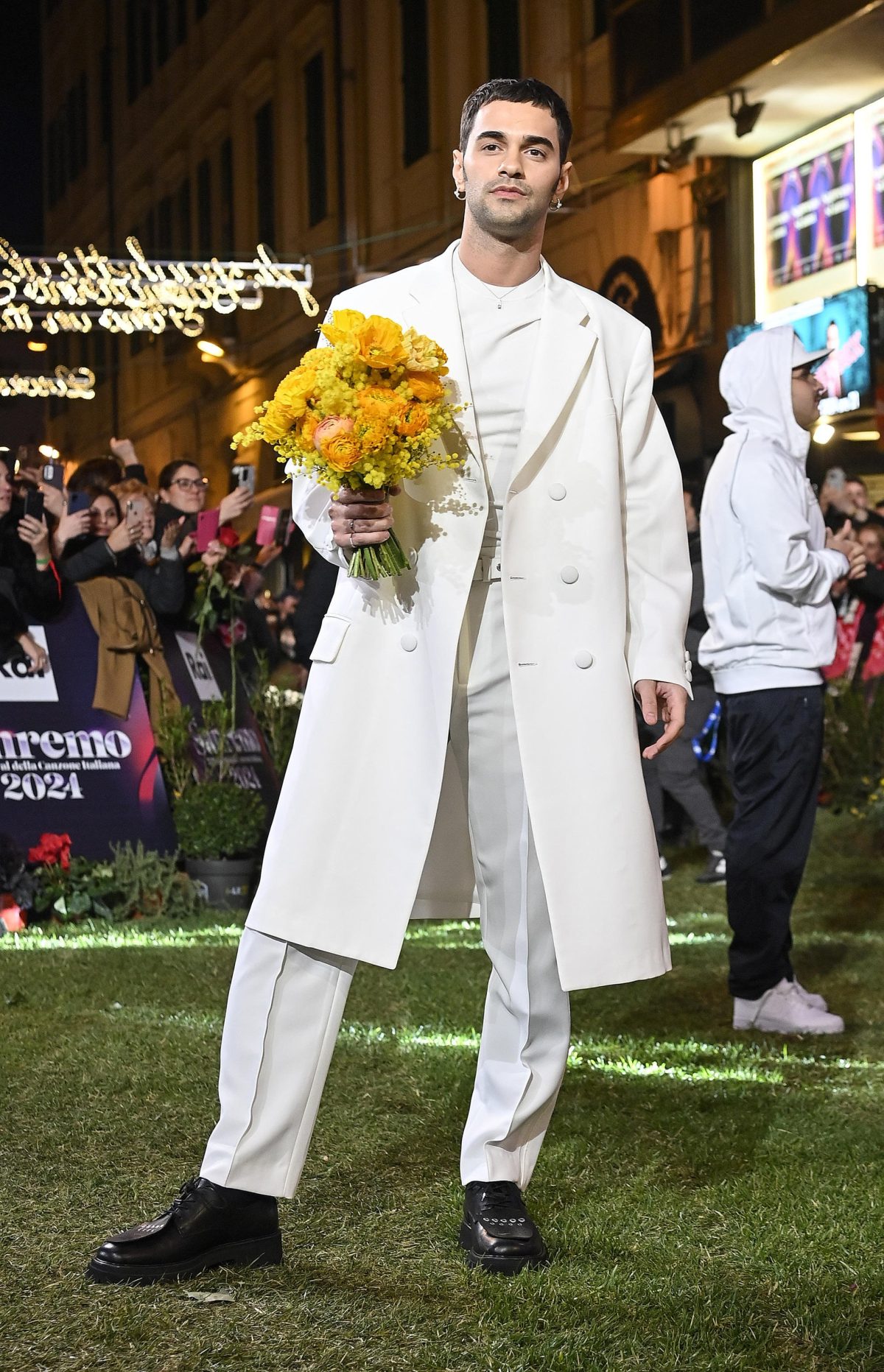 Galleria foto 'I primi look di Sanremo 2024 sfoggiati sul Green Carpet' - foto 6