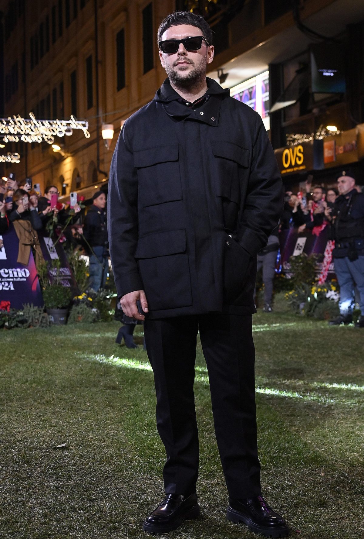 Galleria foto 'I primi look di Sanremo 2024 sfoggiati sul Green Carpet' - foto 9