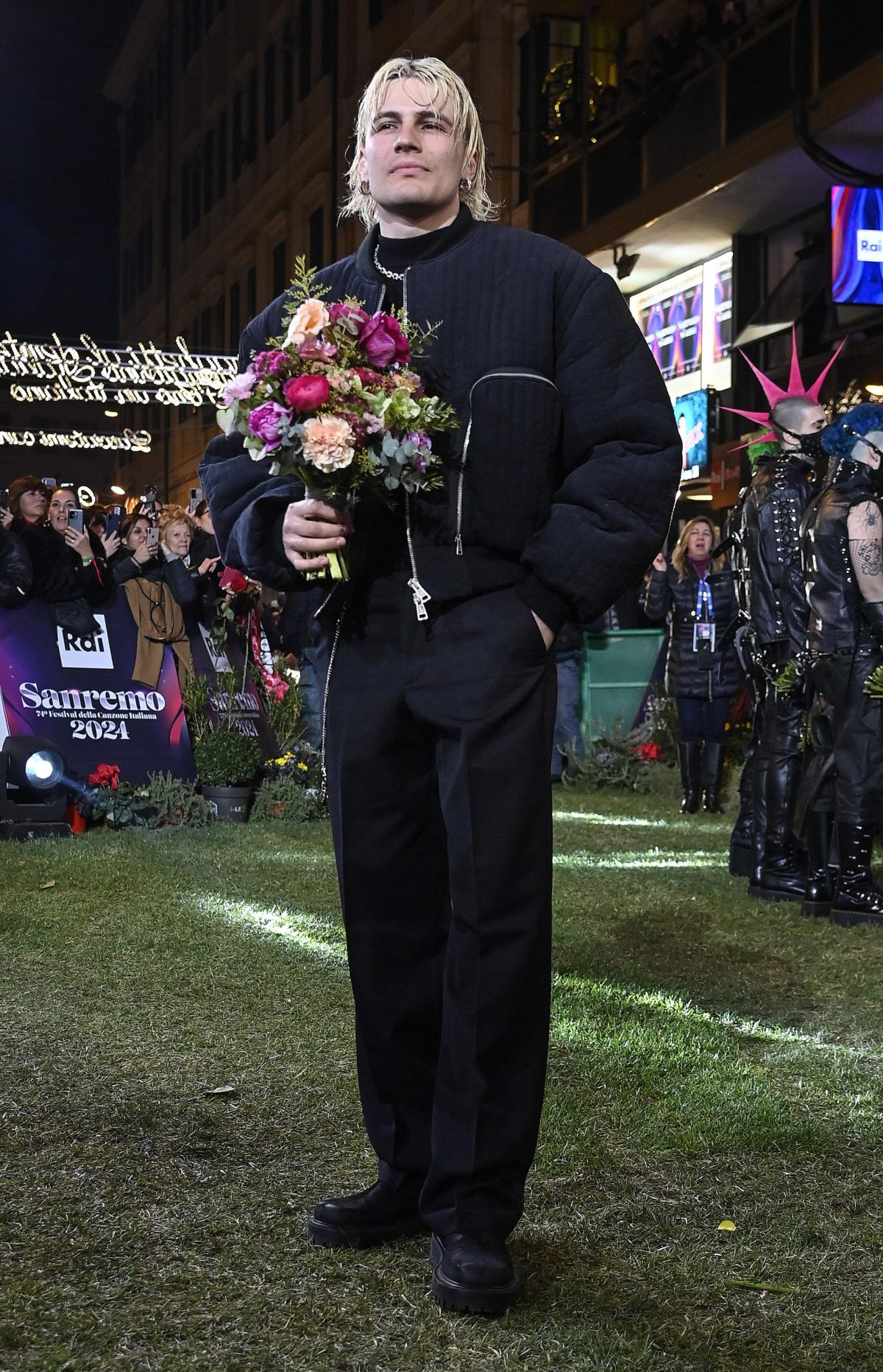 Galleria foto 'I primi look di Sanremo 2024 sfoggiati sul Green Carpet' - foto 14